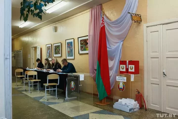 Избирательный участок № 12 в Витебске. Снимок сделан 17 ноября 2019 года, во время выборов в парламент. Фото: Алесь Пилецкий, Tut.by