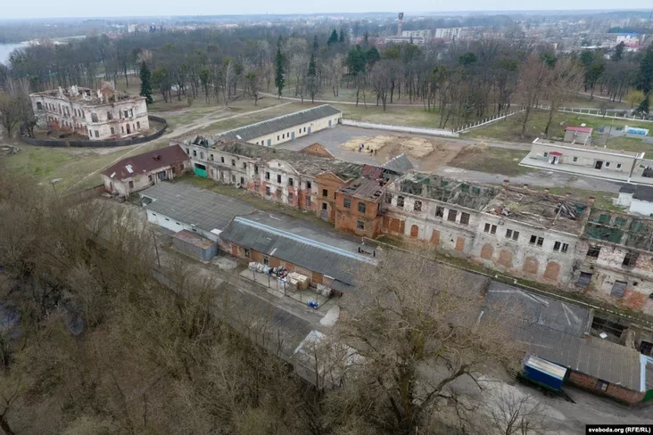 Pałac i pobač ź im pabudovy kandytarskaj fabryki