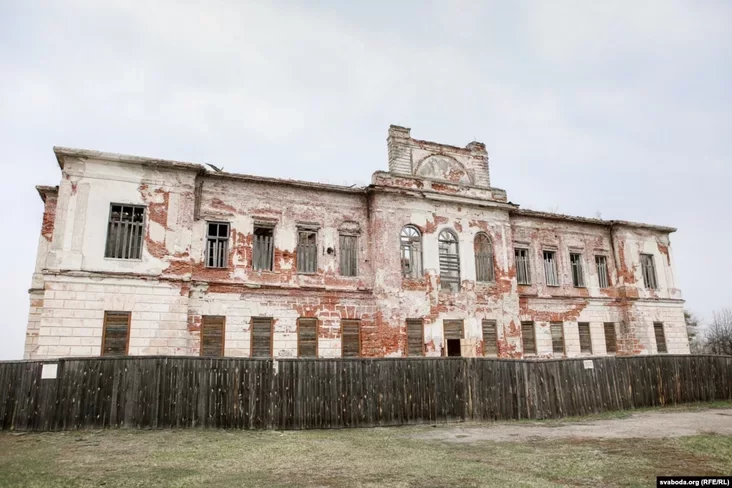 Naraŭlanski pałac ź nieba i ź ziamli