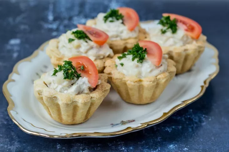 Chicken and asparagus tartlets