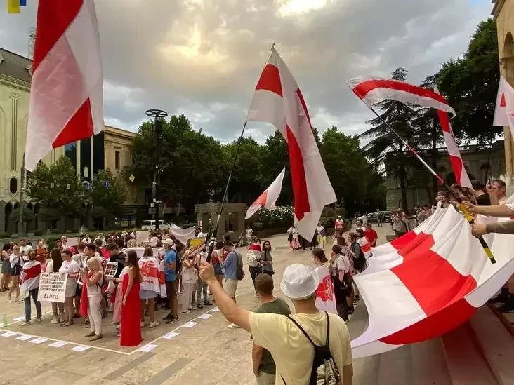 Белорусы Грузии отметили вторую годовщину начала протестов шествиями. Фото прислали читатели "Нашай Нівы»