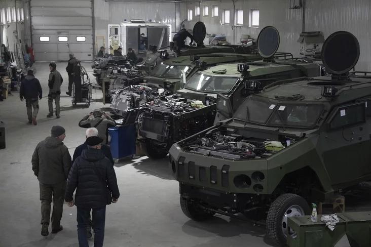 Bronietechnika na zavodzie va Ukrainie Armored vehicles at a factory in Ukraine Bronietiechnika na zavodie v Ukrainie 