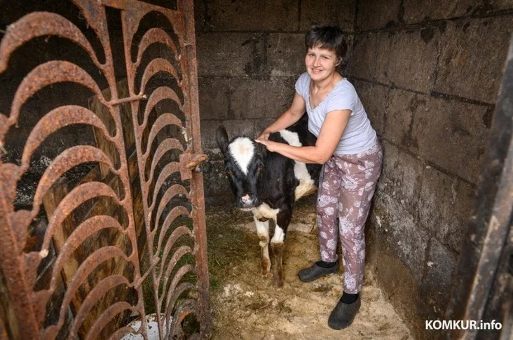 06.05.2024, Bobrujsk. Marina Mašuk dieržit domašnich životnych na priusadiebnom učastkie.