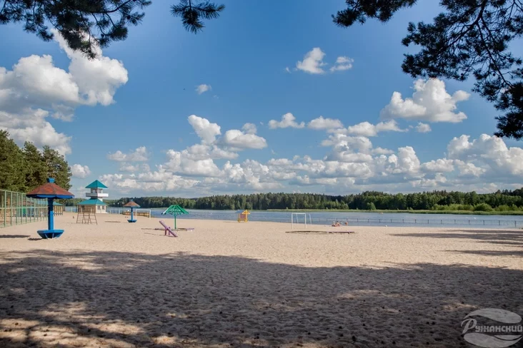 Пляж водохранилища Паперня санатория Ружанский The beach of the Papernya reservoir of the sanatorium Ruzhansky Пляж водасховішча Паперня санаторыя "Ружанскі" 