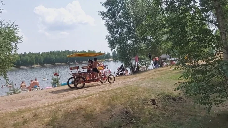 The beach in the family recreation park "Lap-landia" Пляж в парке семейного отдыха «Лап-ландия». Пляж у парку сямейнага адпачынку "Лап-Ландыя" 