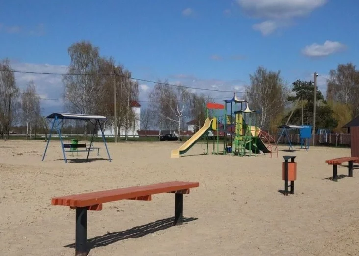 Пляж на Зэльвенскім водасховічшы Пляж на Зельвенском водохранилище The beach on the Zelvensky reservoir 