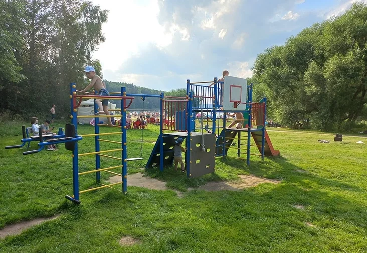 Beach on the Vyacha Reservoir Пляж на вадасховішчы Вяча Пляж на Вячинском водохранилище 