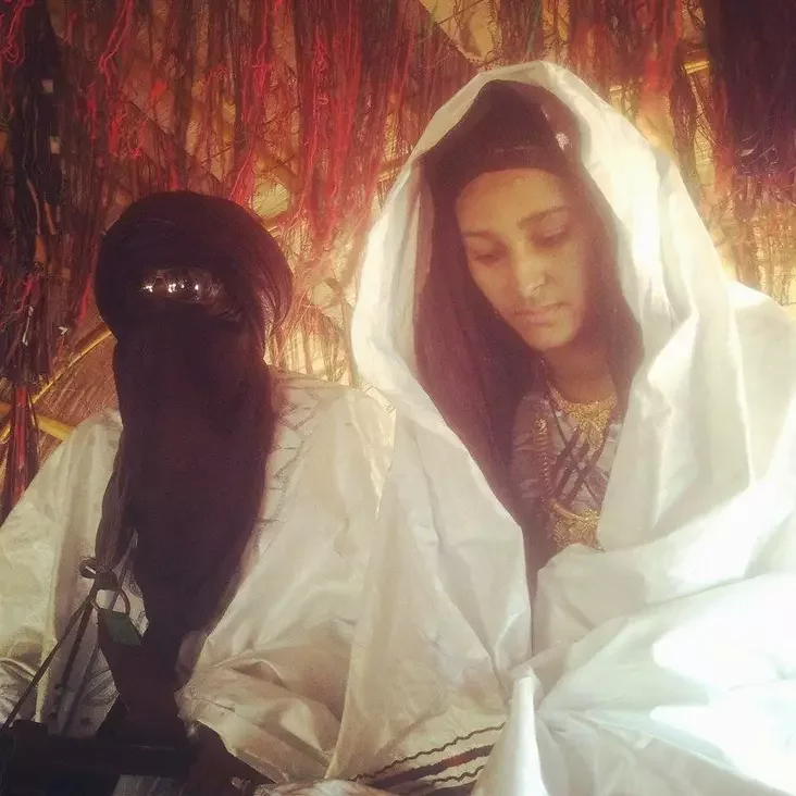 Maładožiony na svad́bie tuariehov Maładyja na viasielli tuarehaŭ Young married people in the Tuareg region 