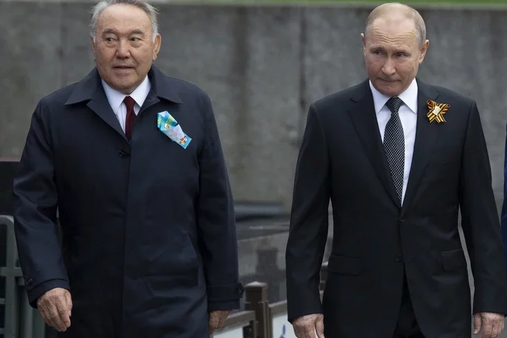 Vladimir Putin, right, and Kazakhstan's former President Nursultan Nazarbayev Нурсултан Назарбаеў і Уладзімір Пуцін Нурсултан Назарбаев и Владимир Путин