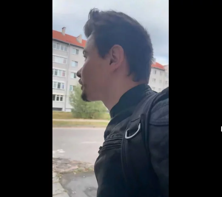 В Каменке мотоциклист поспорил с милиционером In Kamenka, a scooter rider had an argument with a policeman У Каменцы самакатчык паспрачаўся з міліцыянерам