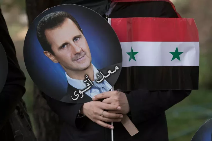 flag and a portrait of Bashar al-Assad ściah Siryi i partret Bašara Asada Fłah Sirii i portriet Bašara Asada