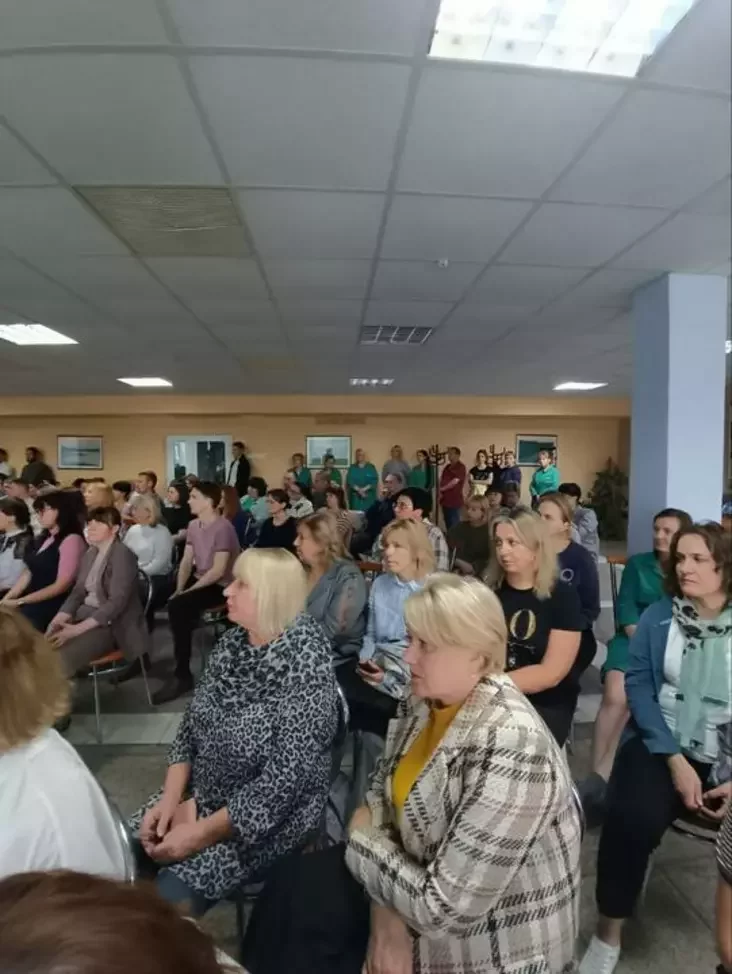 Руководство "Белвест" и витебские чиновники встретились с коллективом предприятия 19 июня 2025 года. Фото: телеграм-канал BELWEST Life