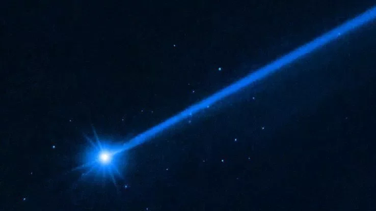После столкновения Диморф неожиданно «отрастил хвост» и стал больше напоминать комету. Фото: NASA