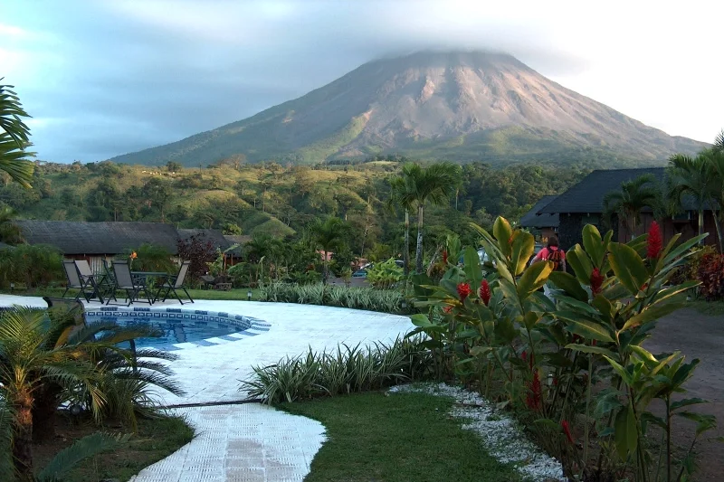 Отель под вулканом Ареналь в Коста-Рике. Фото: turismo.gob.ec