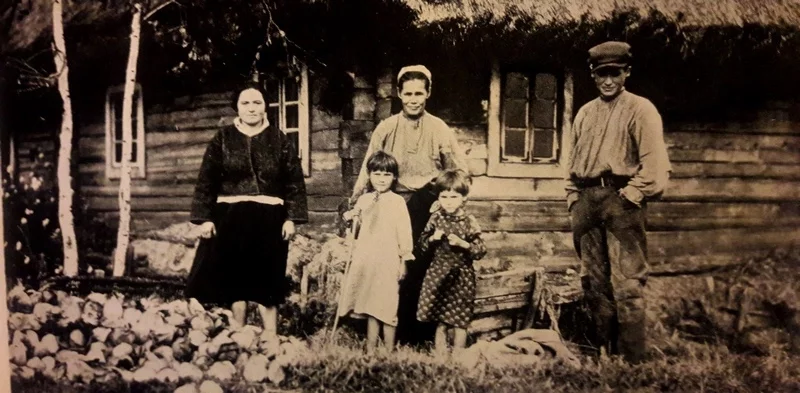 Семья полешуков. 1934 год. Фото Луизы Арнер Бойд