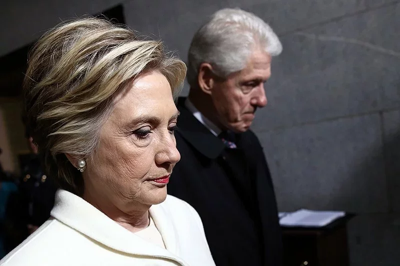 Бывший кандидат от Демократической партии Хиллари Клинтон и ее муж Билл Клинтон, 42-й президент США, фото Reuters