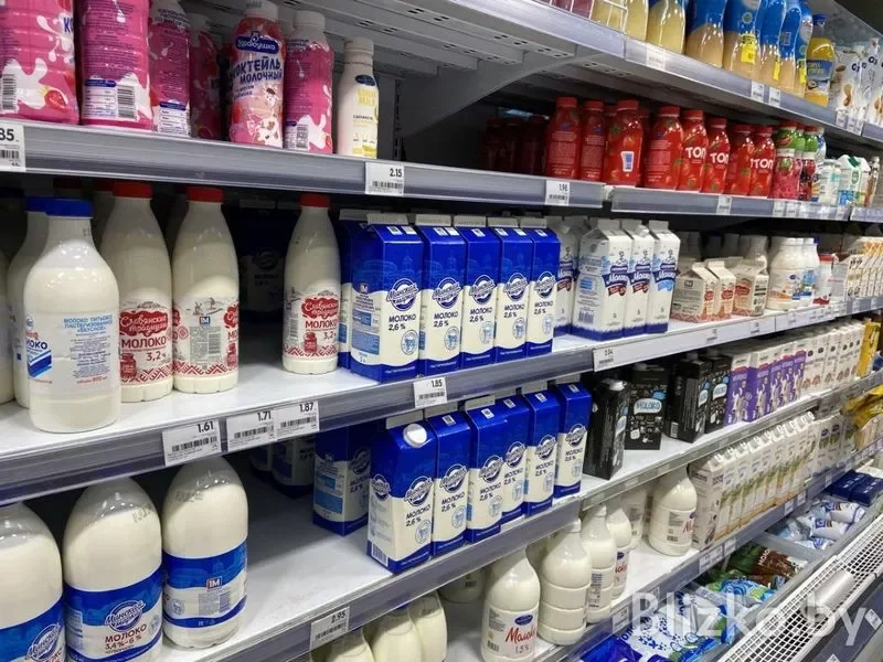 Молочный отдел в магазине «Алми» на проспекте Дзержинского, 91