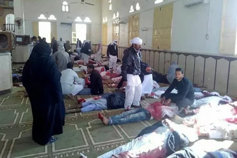 Раненые и убитые в результате атаки в мечети (REX / Shutterstock)