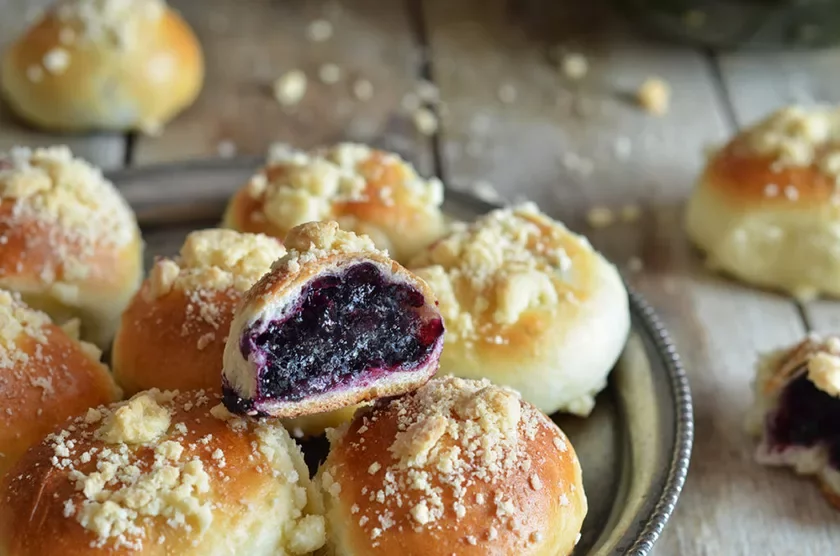 Bun with berries