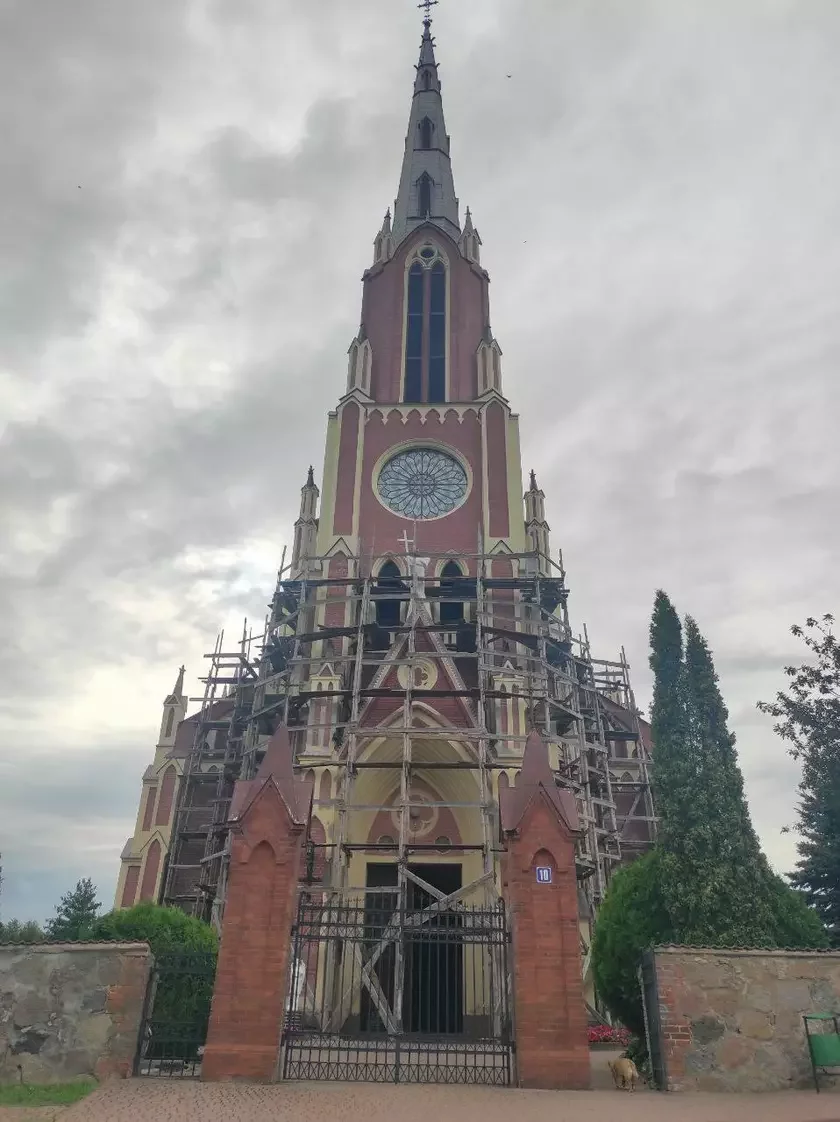 Kaścioł u Hierviatach. Ramont fasadaŭ. Fota: t.me/spadczyna