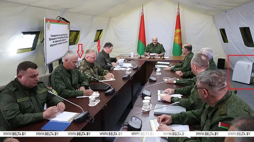 Air conditioners were carried behind Lukashenka during the exercises Na učienijach za Łukašienko vozili kondicionieryNa vučeńni za Łukašenkam vazili kandycyjaniery 