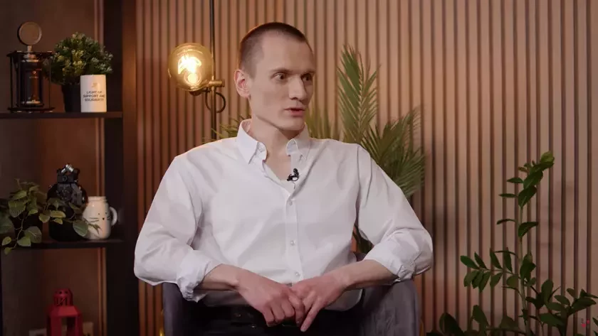 Жұмыста мастурбация жасау, тыңшылық жасау