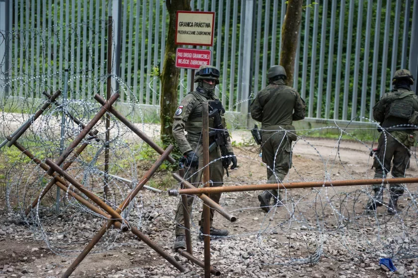 Polish soldiers patrolling the border