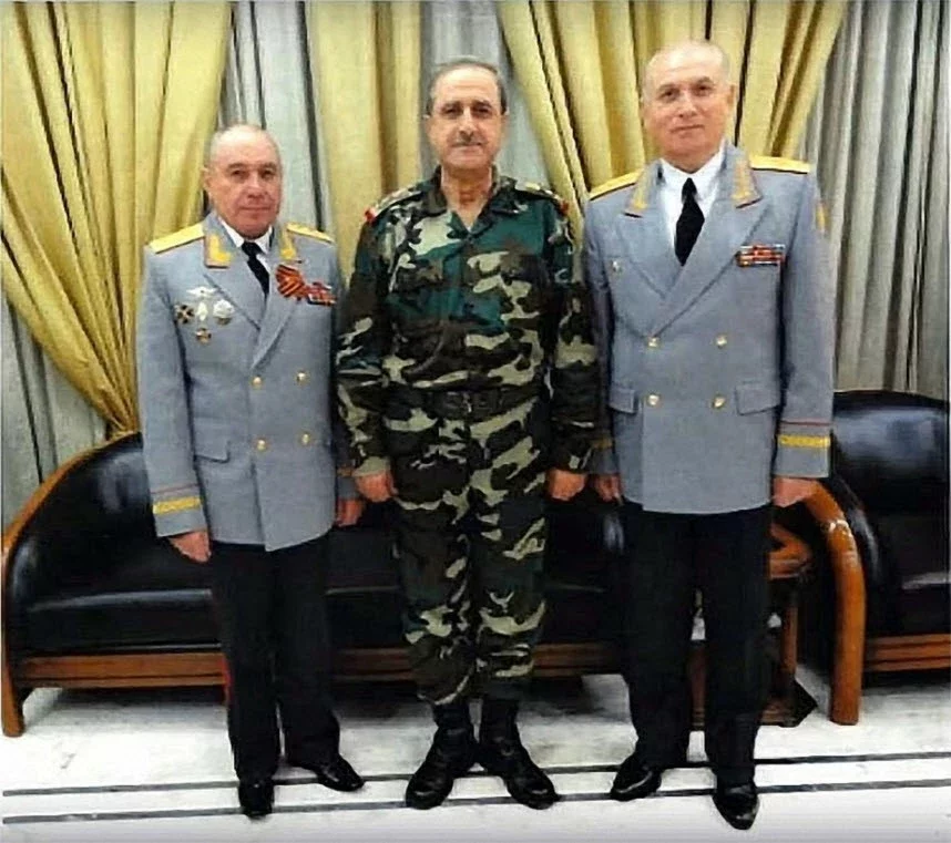 Генерал-палкоўнік Ткачоў (злева), міністр абароны Сірыі Дауд Раджа (у цэнтры), генерал-маёр Кужэеў (справа)