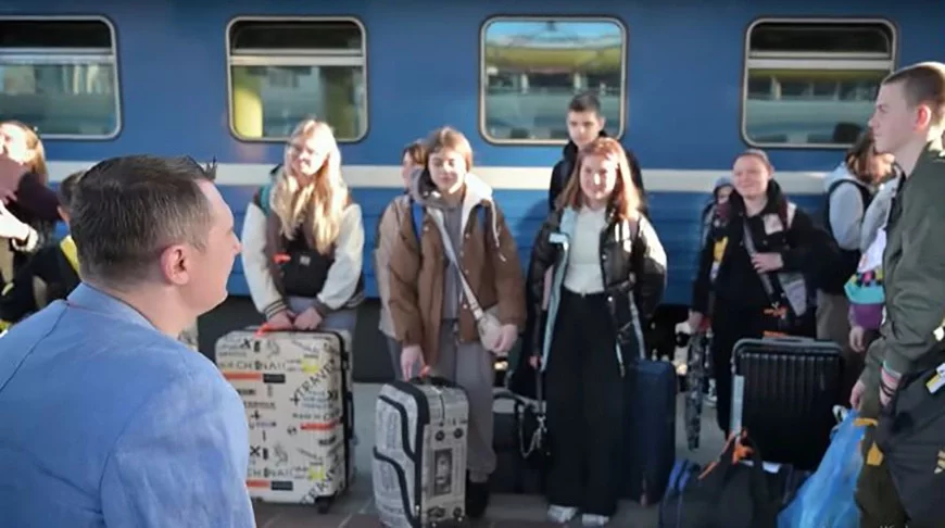 Дети из Донбасса, которых привозят в Беларусь. Скрин сюжета БТ