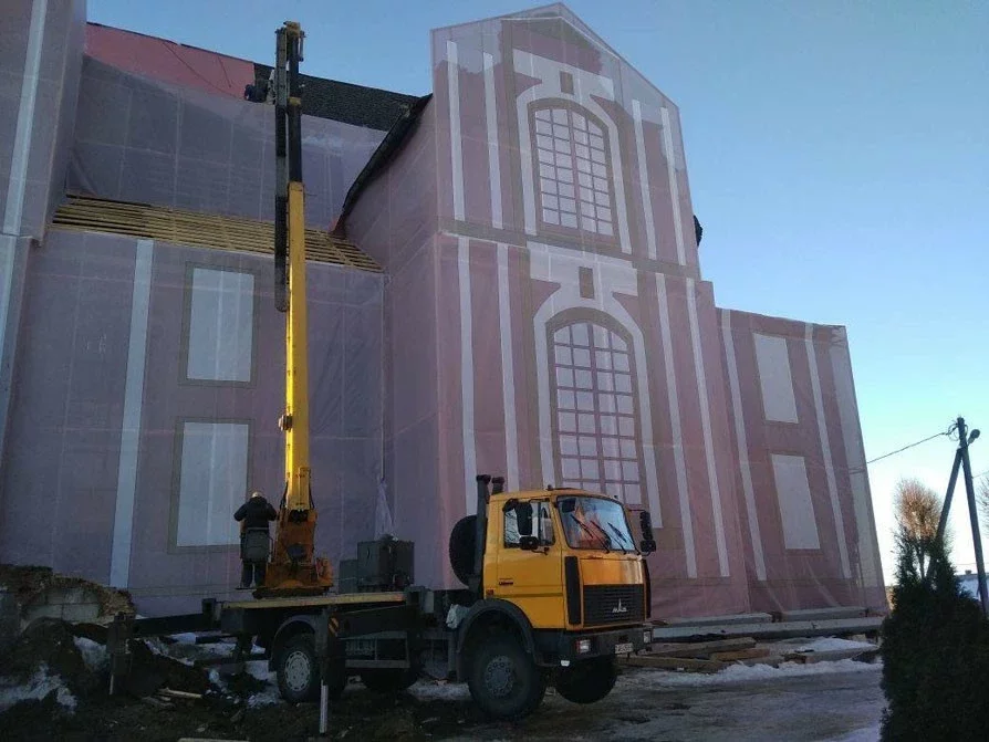 Выратавальныя работы на езуіцкім касцёле ў Мсціславе. Фота: Дзяніс Касцюкевіч.