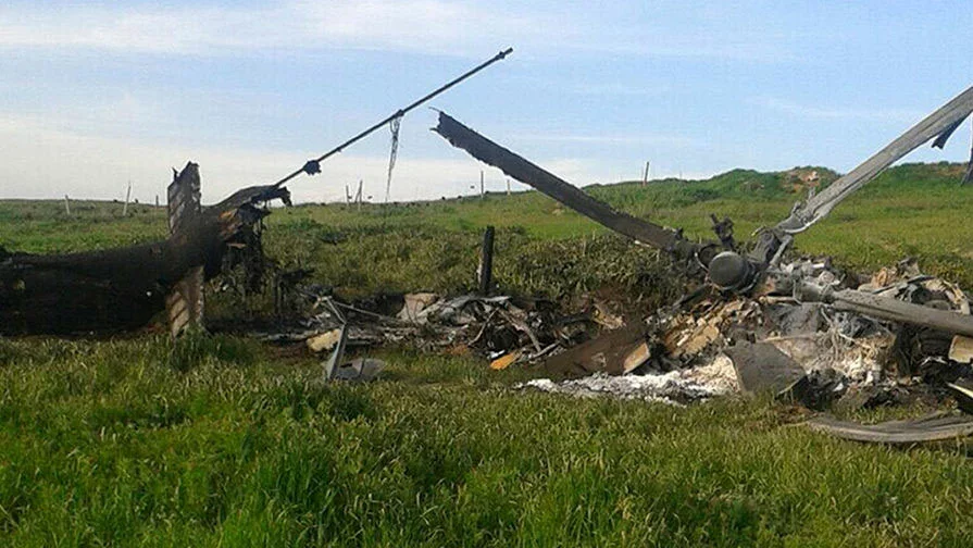Сбитый вертолет ВВС Азербайджана в зоне карабахского конфликта. Фото AP