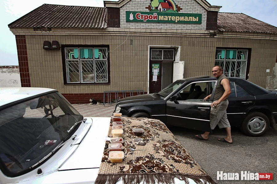 Recha byłoj raskošy: u kramu — na «Miersedesie».