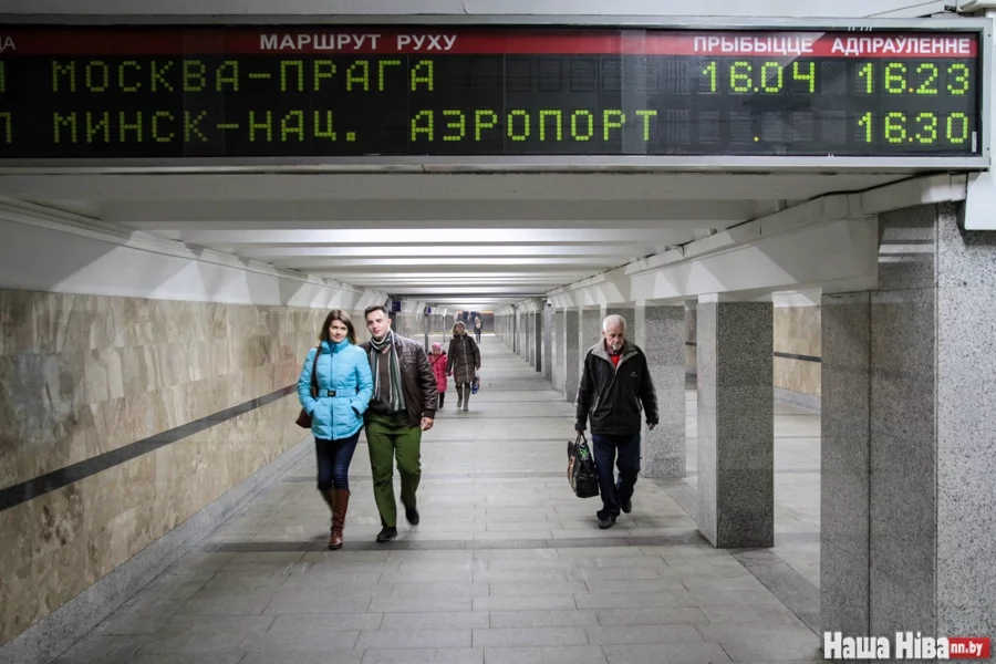 Першы рэйс цягніка ў аэрапорт адбыўся 7 лістапада а 16:30.