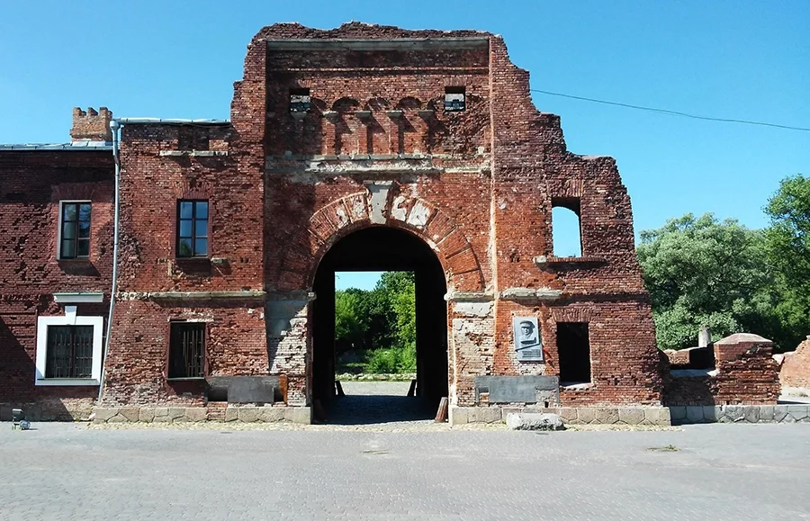 Тэрэспальская брама. Фота: img.tourister.ru