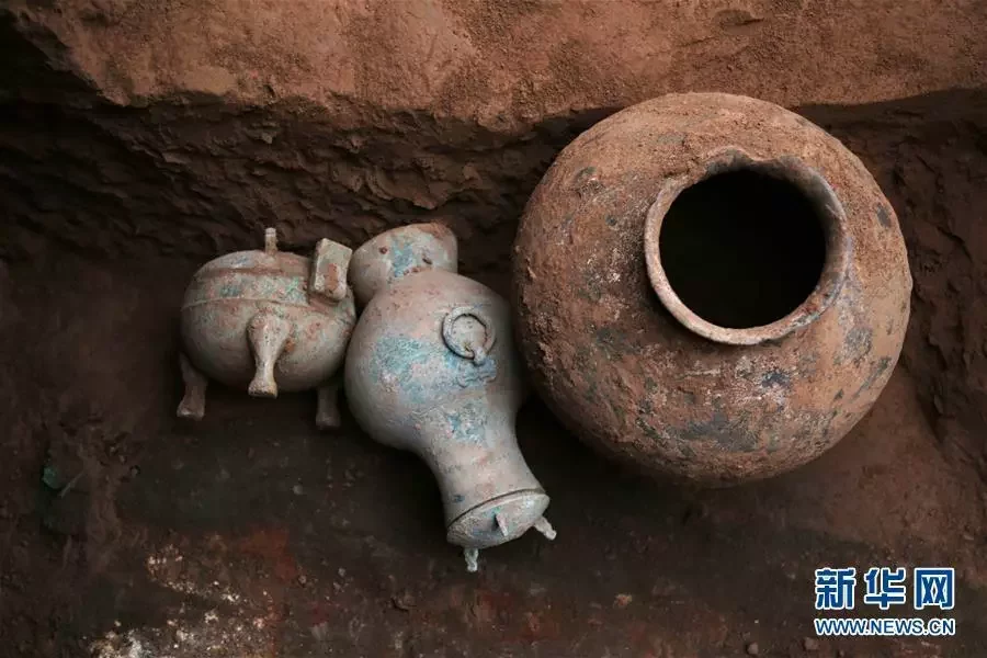 Обнаруженные при раскопках кувшины. Фото: china.org.cn
