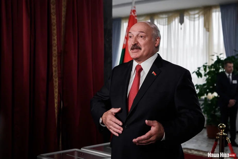 Лукашенко на парламентских выборах. Архивное фото Надежды Бужан