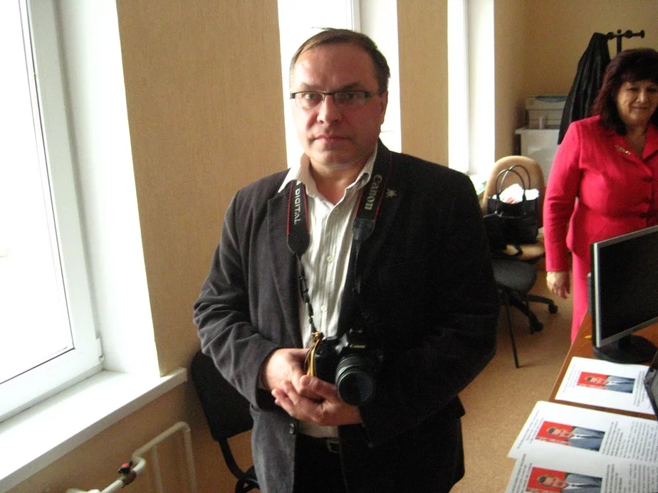 Владимир Громыко георгиевскую ленту повесил даже на фотоаппарат.