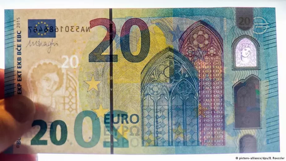 Банкноту ўпрыгожваюць выявы архітэктурных элементаў, характэрных для еўрапейскай готыкі