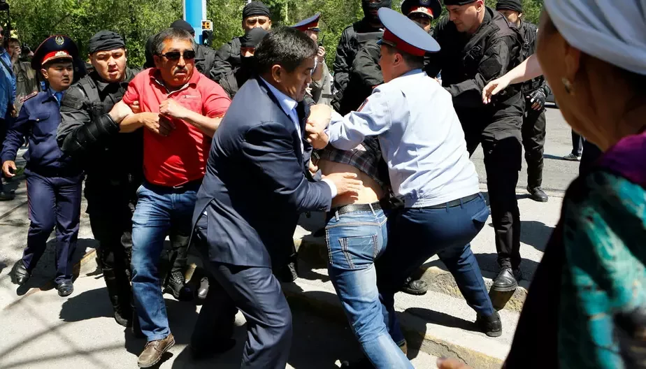 Задержания на акции протеста в Казахстане против земельной реформы в мае 2016 годаэ Фото: Шамиль Жуматов / Reuters / Scanpix / LETA