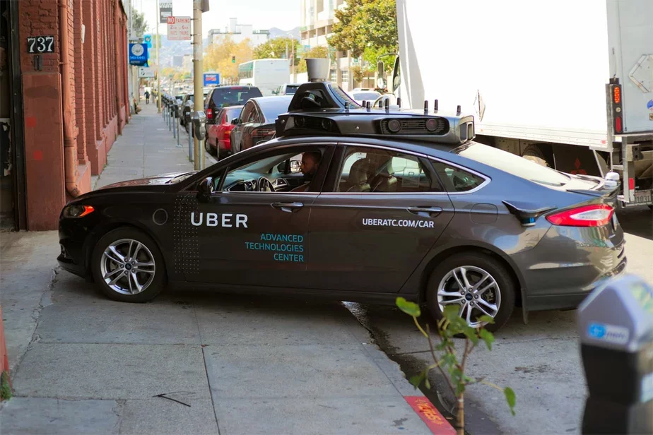«Убер» использует беспилотные «Форды Фьюжн» как такси.