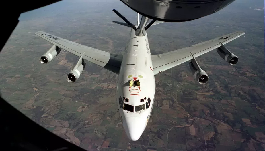 Американский самолет WC-135W Constant Phoenix, который используется для мониторинга последствий ядерных испытаний и аварий на атомных предприятиях, U.S. Air Force