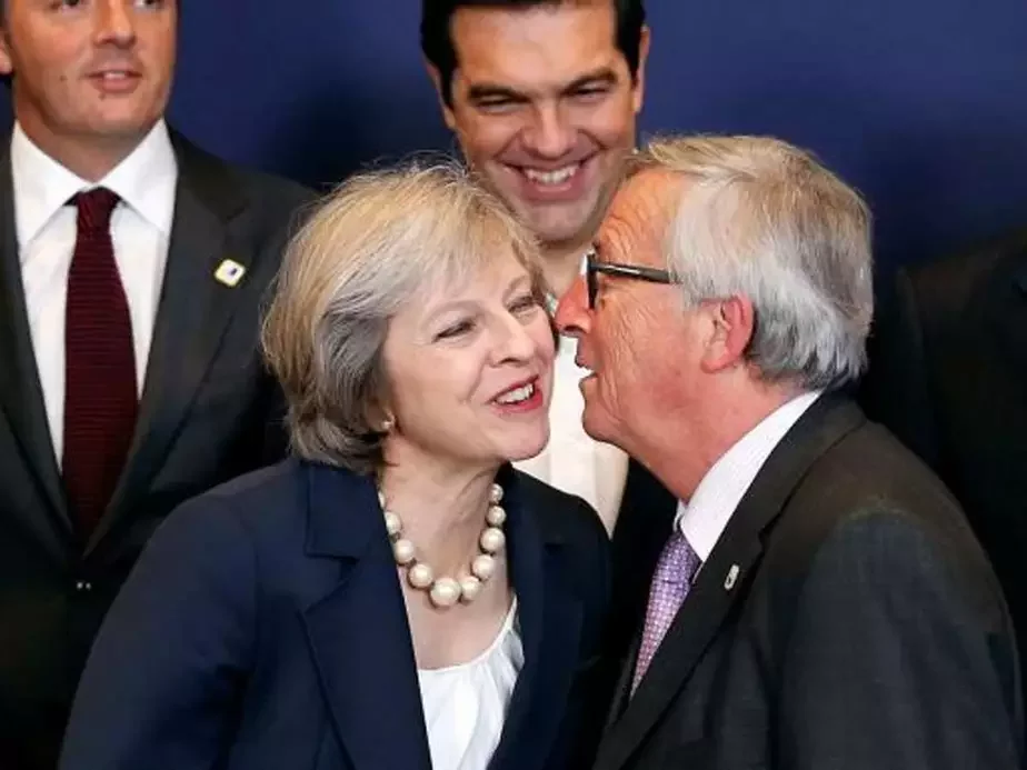 Премьер-министр Великобритании Тереза Мэй и Председатель Европейской комиссии Жан-Клод Юнкер в Брюсселе в октябре 2016 г. Фото: Francois Lenoir/REUTERS