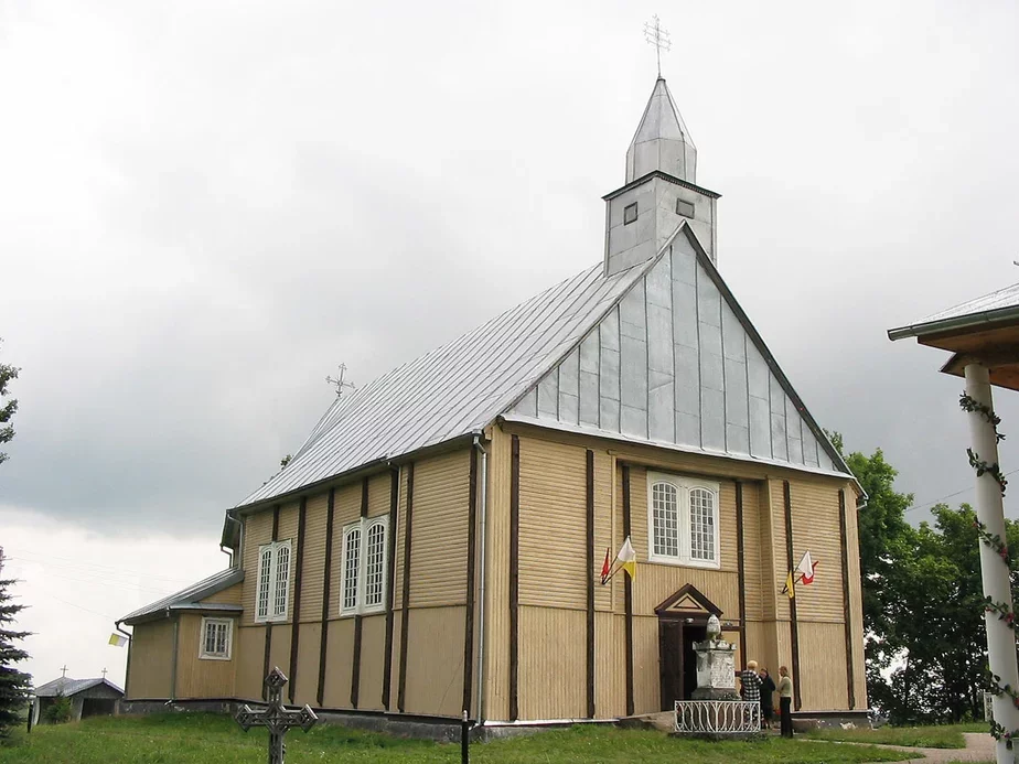 Троицкий костел в Струбнице (Мостовский район, Гродненская область). Так мог выглядеть и Яловский костел. Фото А. Дыбовского