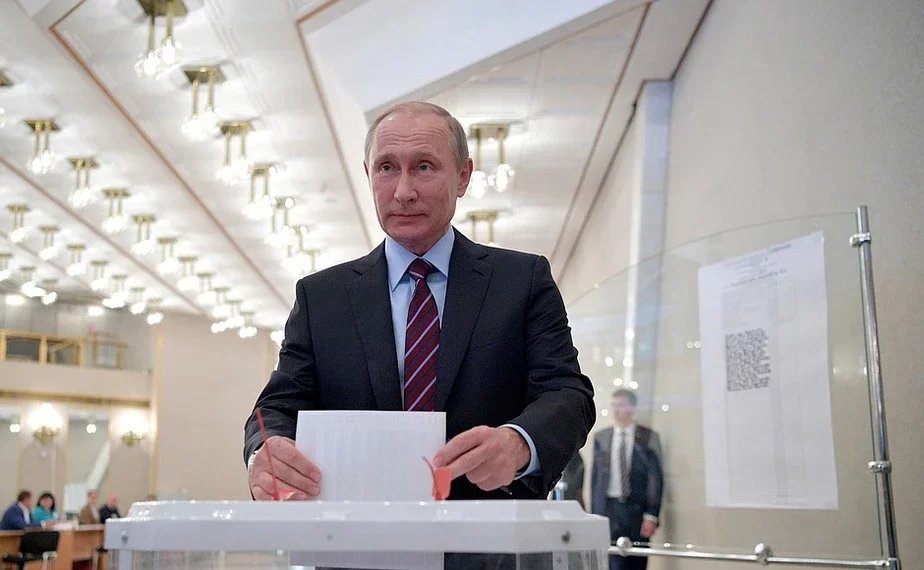 Владимир Путин голосует на муниципальных выборах в Москве. Фото kremlin.ru.