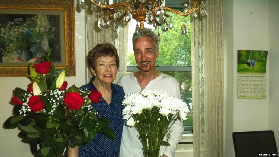 Данчик (Богдан Андрусишин) и его мать Юлия на ее 85-летии, 19 июня 2017 года.