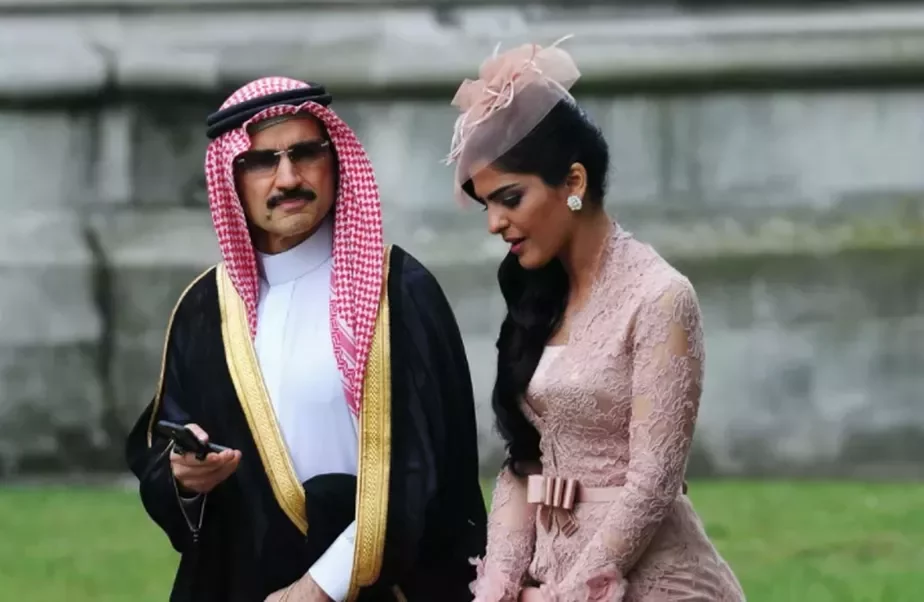 Среди задержанных — ранее возглавлявший Минфин Саудовской Аравии принц Аль-Валид бин Талал. Его называют одним из богатейших людей планеты: состояние принца превышает 20 миллиардов долларов. Справа на фото — его 3-я супруга принцесса Амира (развелись в 2014 году). Фото: Jasper Juinen/Getty Images