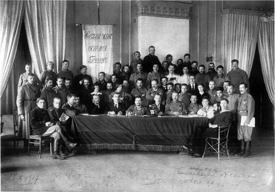 На фото — Великая белорусская рада, инициировавшая созыв Всебелорусского съезда 1917 года.