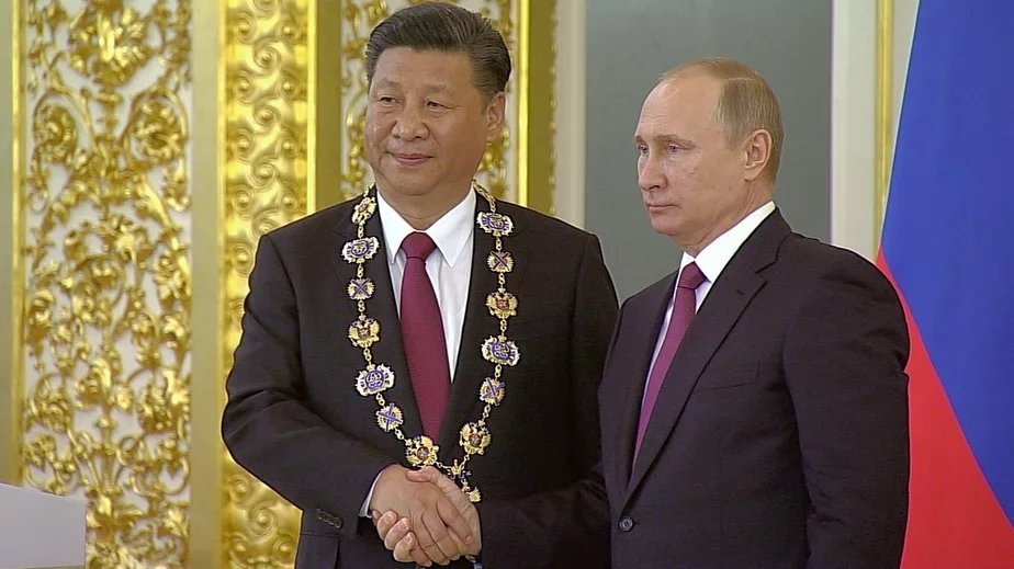 Си Цзиньпин (слева) с Владимиром Путиным. Фото kremlin.ru.