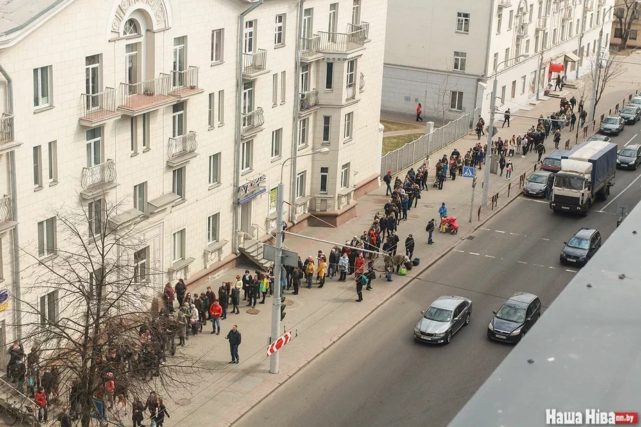 Очередь по состоянию на 12:40.