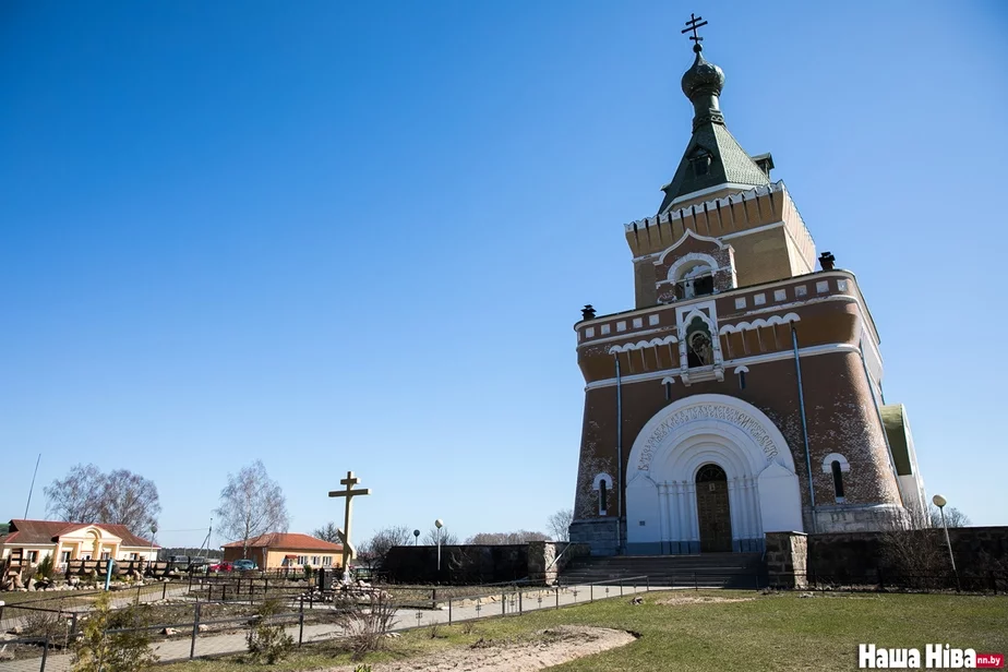 Церковь в деревне Лесная. На месте битвы русской и шведской армий в 1708 году.
